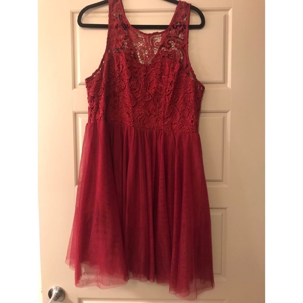 Lace and tulle knee length dress